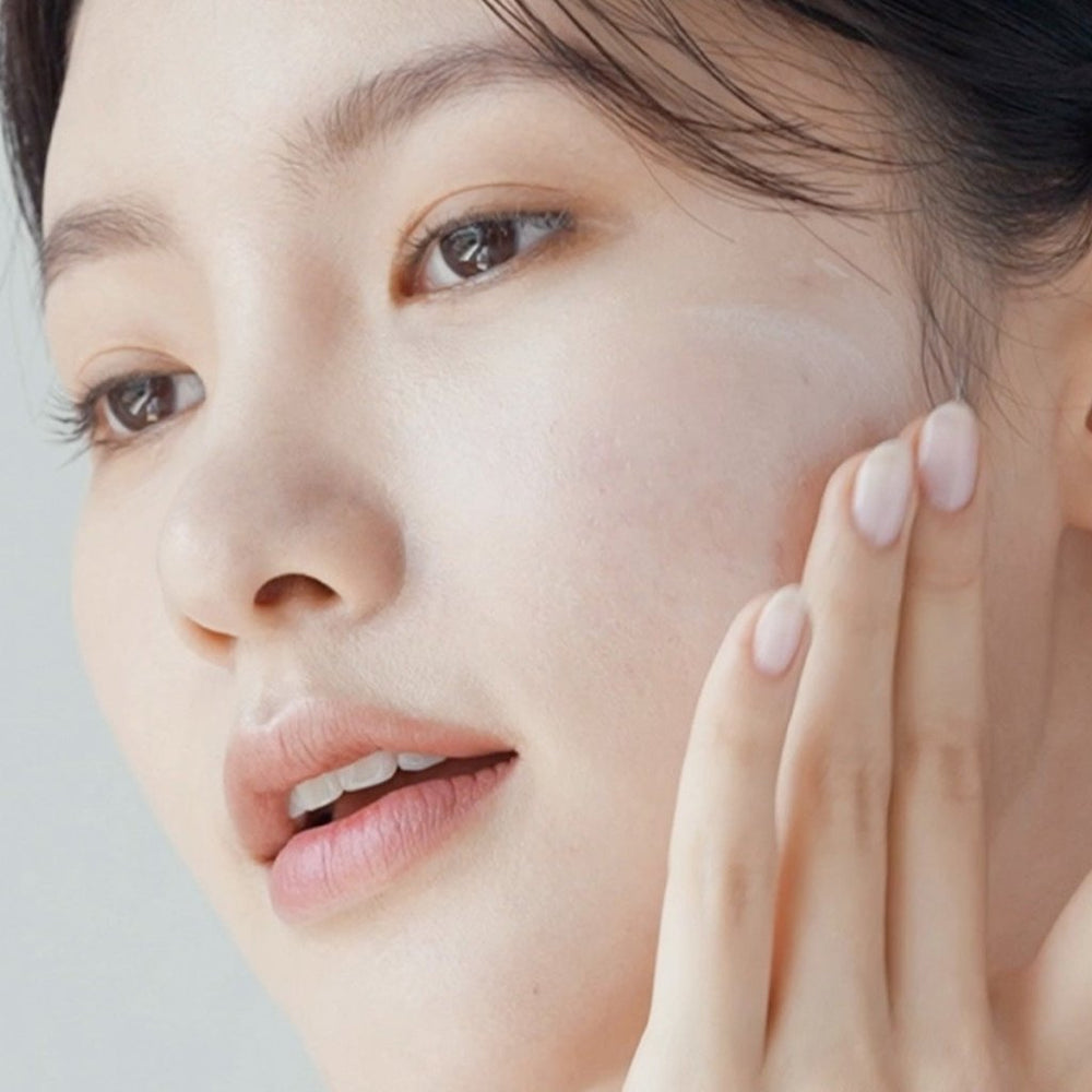 Celimax Oil Control Light Sunscreen SPF+ PA++++/Sebum Kontrolü Sağlayan Hafif Yapılı Güneş Koruyucu - Celimax - Vionine