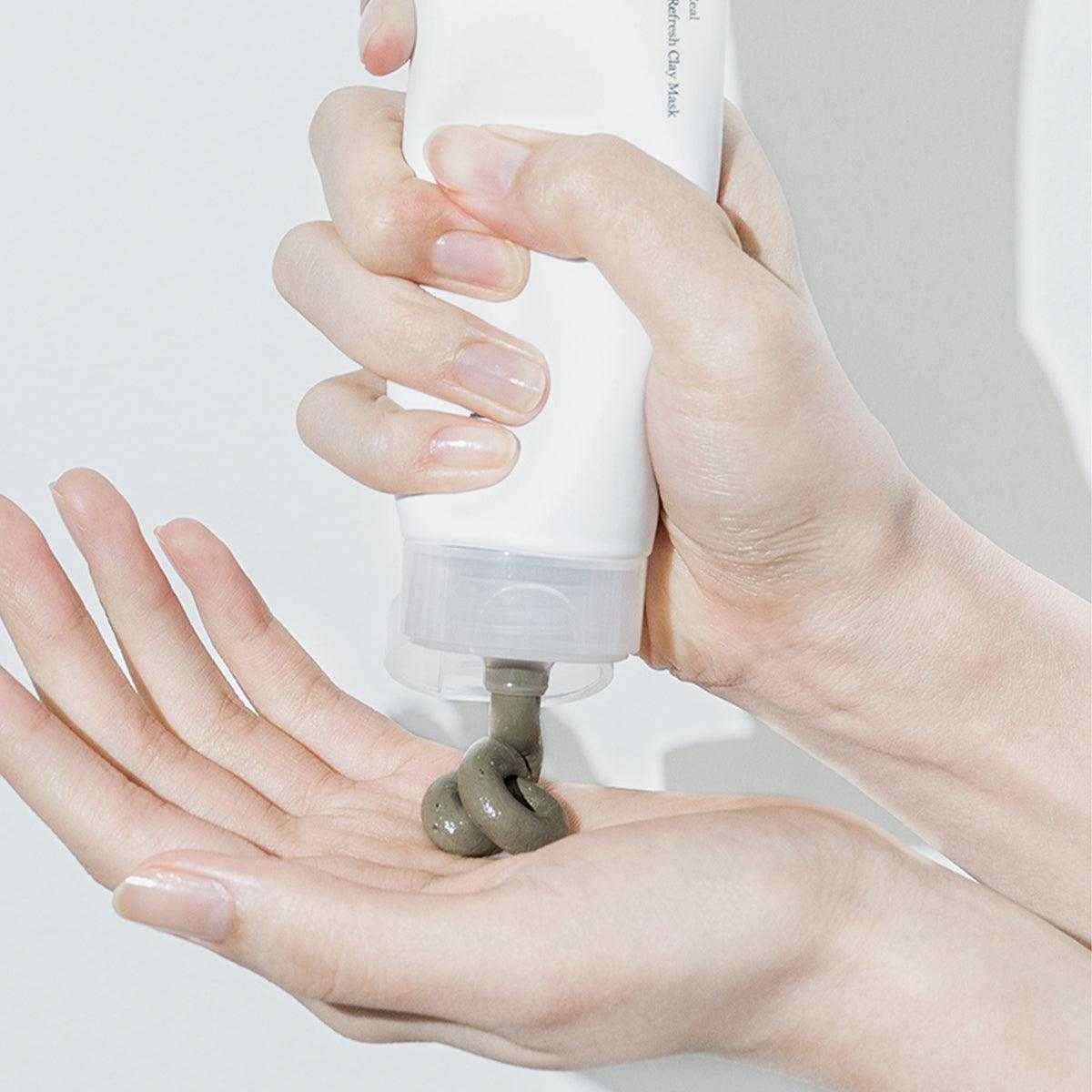 Hassas Ciltlere Noni Özü İçeren Yağ ve Gözenek Arındırıcı Kil Maskesi - Noni Refresh Clay Mask 100 mL - Celimax - Vionine